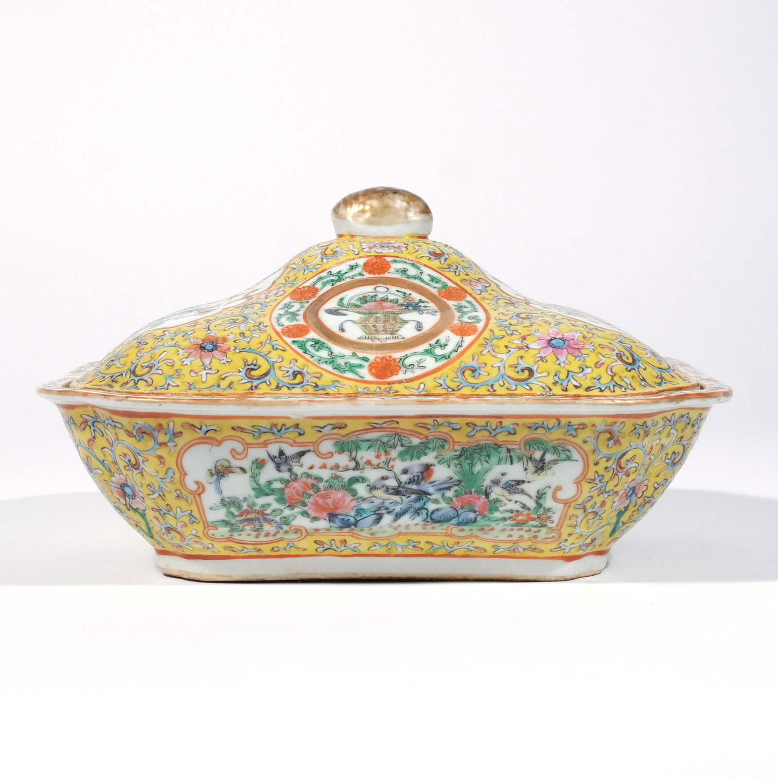 CHINESE EXPORT YELLOW-GROUND TUREEN (1 of 9)