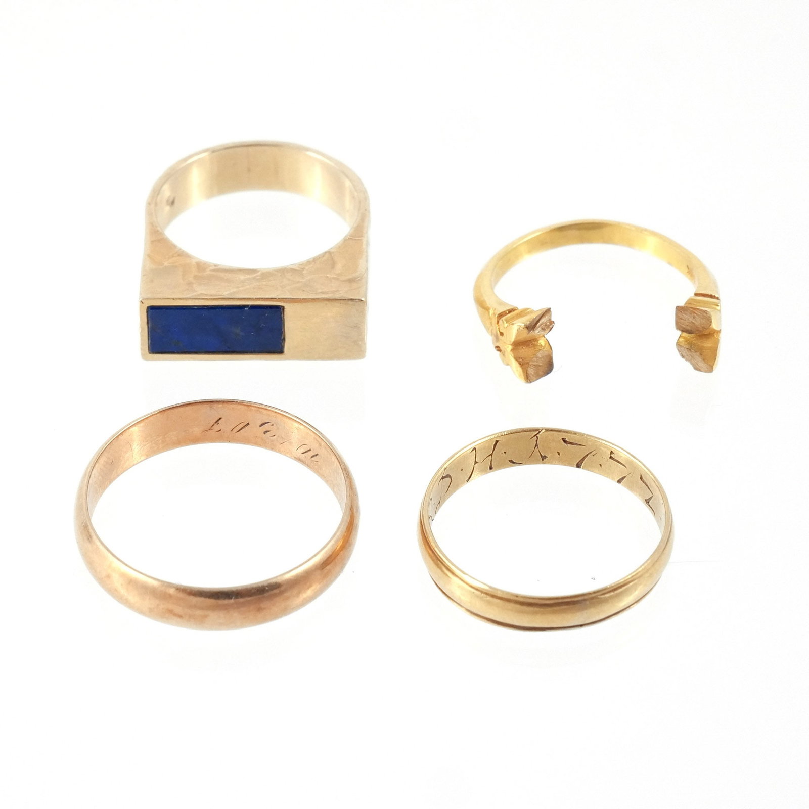 (4pc) 14K GOLD RINGS: Including a hammered gold ring with lapis lazuli, size 7-3/4; two wedding bands, size 11-3/4 and 9-1/2; and a ring mount/fragment, size 6-1/4; 19.6 g total weight Provenance: The estate of a noted arc