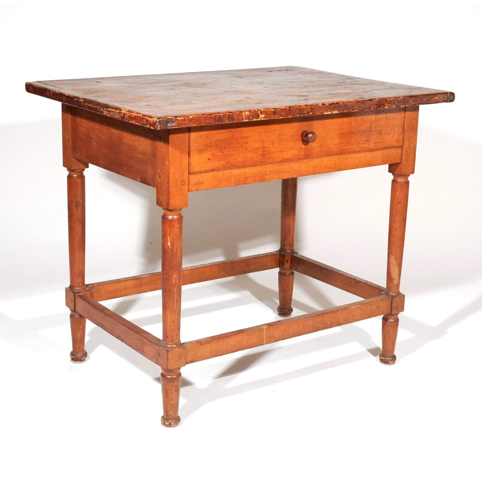 MAPLE & PINE TAVERN TABLE WITH TAPERING PEG FEET (1 of 15)
