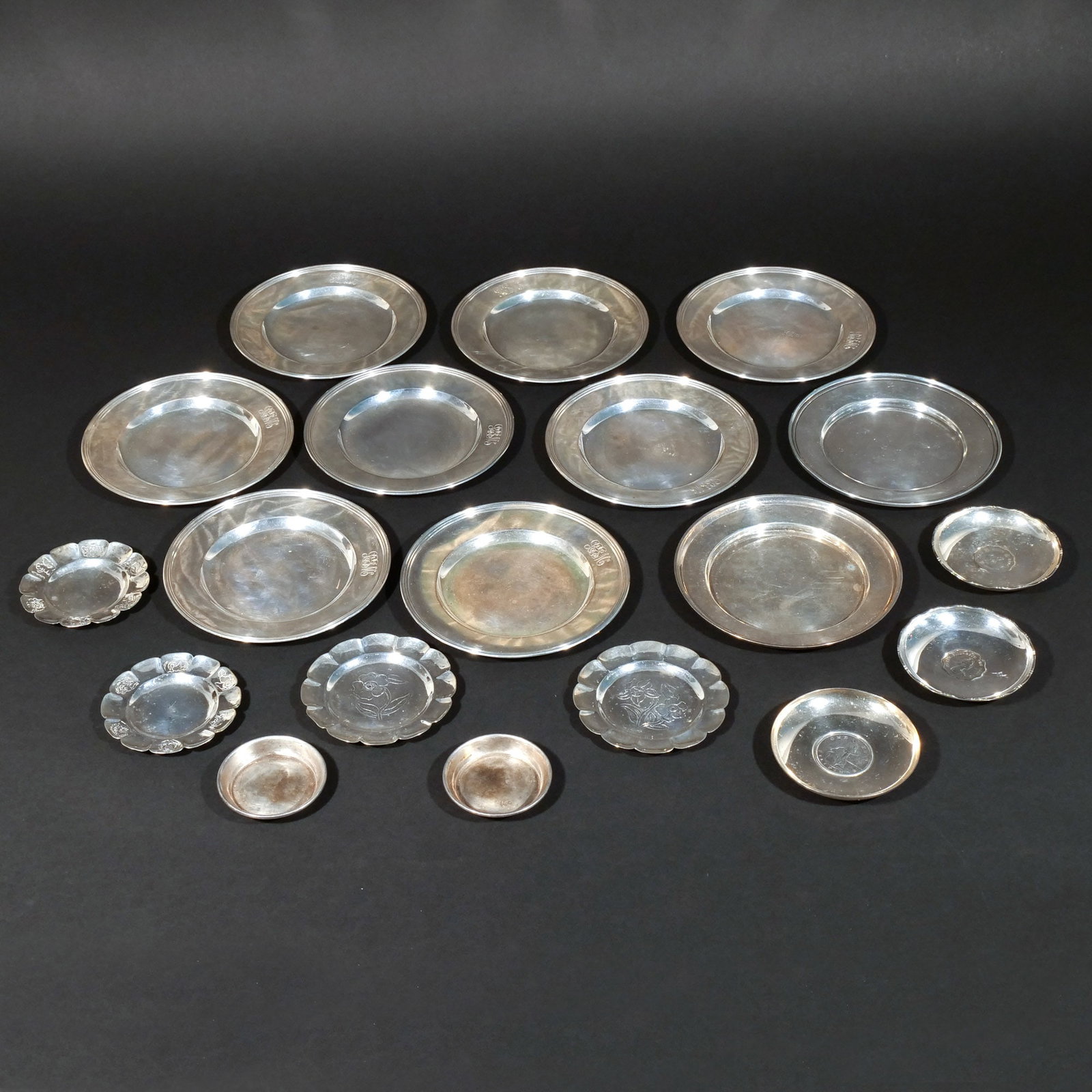 (19pc) STERLING SILVER BREAD PLATES AND ASHTRAYS: Including a set of 8 monogrammed sterling silver bread plates, 2 misc. sterling silver bread plates, a pair of Mexican sterling silver floral form ashtrays, a pair of smaller Mexican sterling silver f