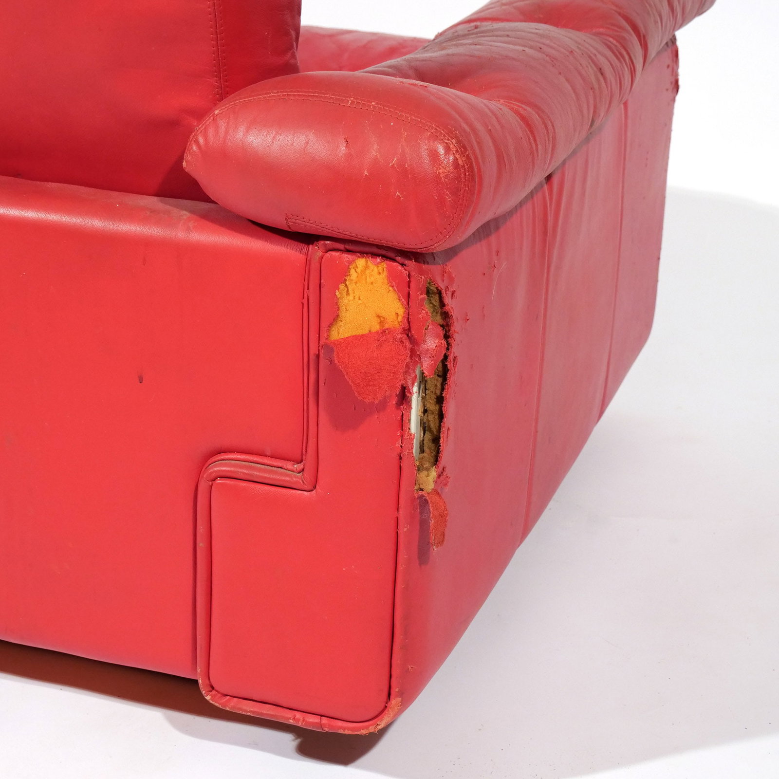 (3pc) TUFTED RED LEATHER SEATING - 20