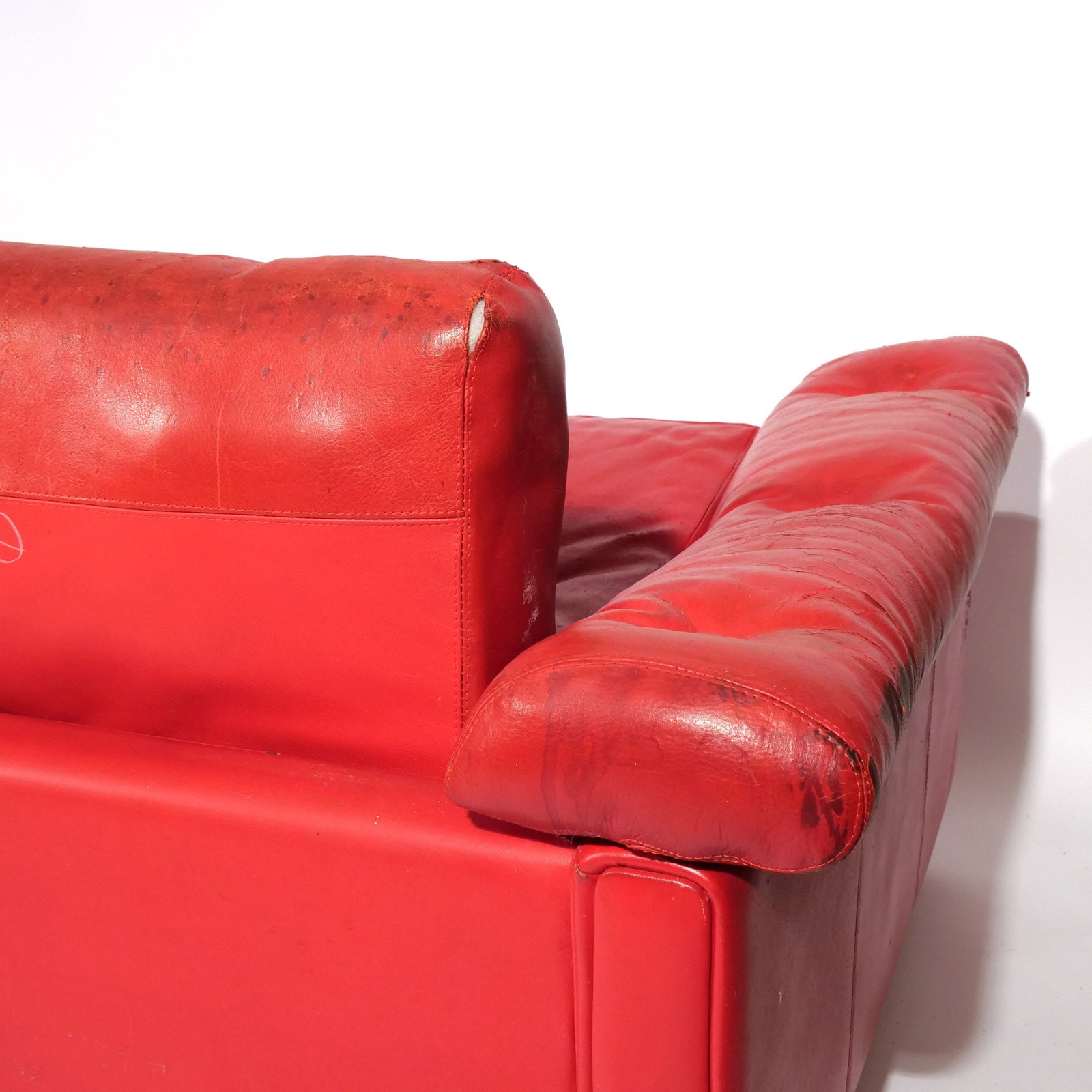 (3pc) TUFTED RED LEATHER SEATING - 7