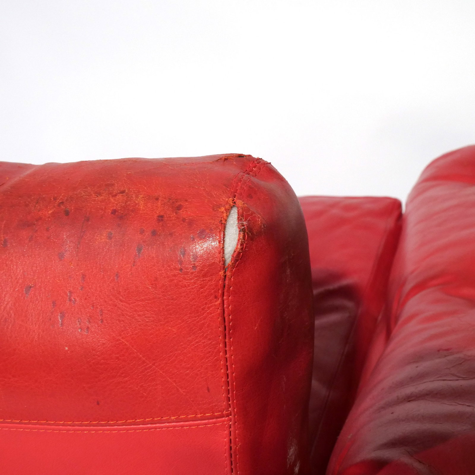 (3pc) TUFTED RED LEATHER SEATING - 8