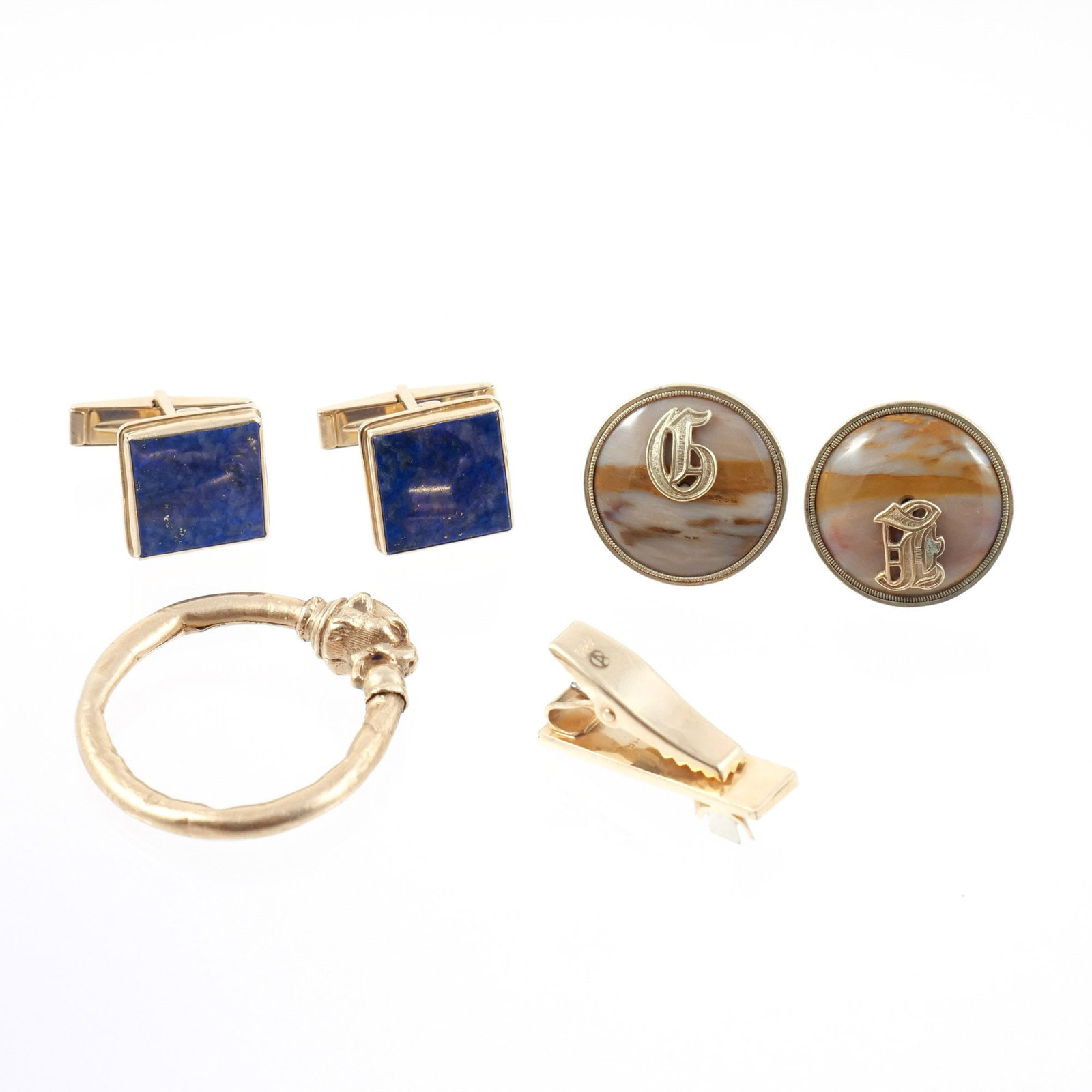 (6pc) 14K GOLD MEN'S JEWELRY: Including a pair of lapis lazuli square-shaped cufflinks, a pair of agate circular cufflinks, a small tie clip, and a lion-headed key ring; 32.6 g total weight h. 1-3/8 in. (largest) Provenance: Desce