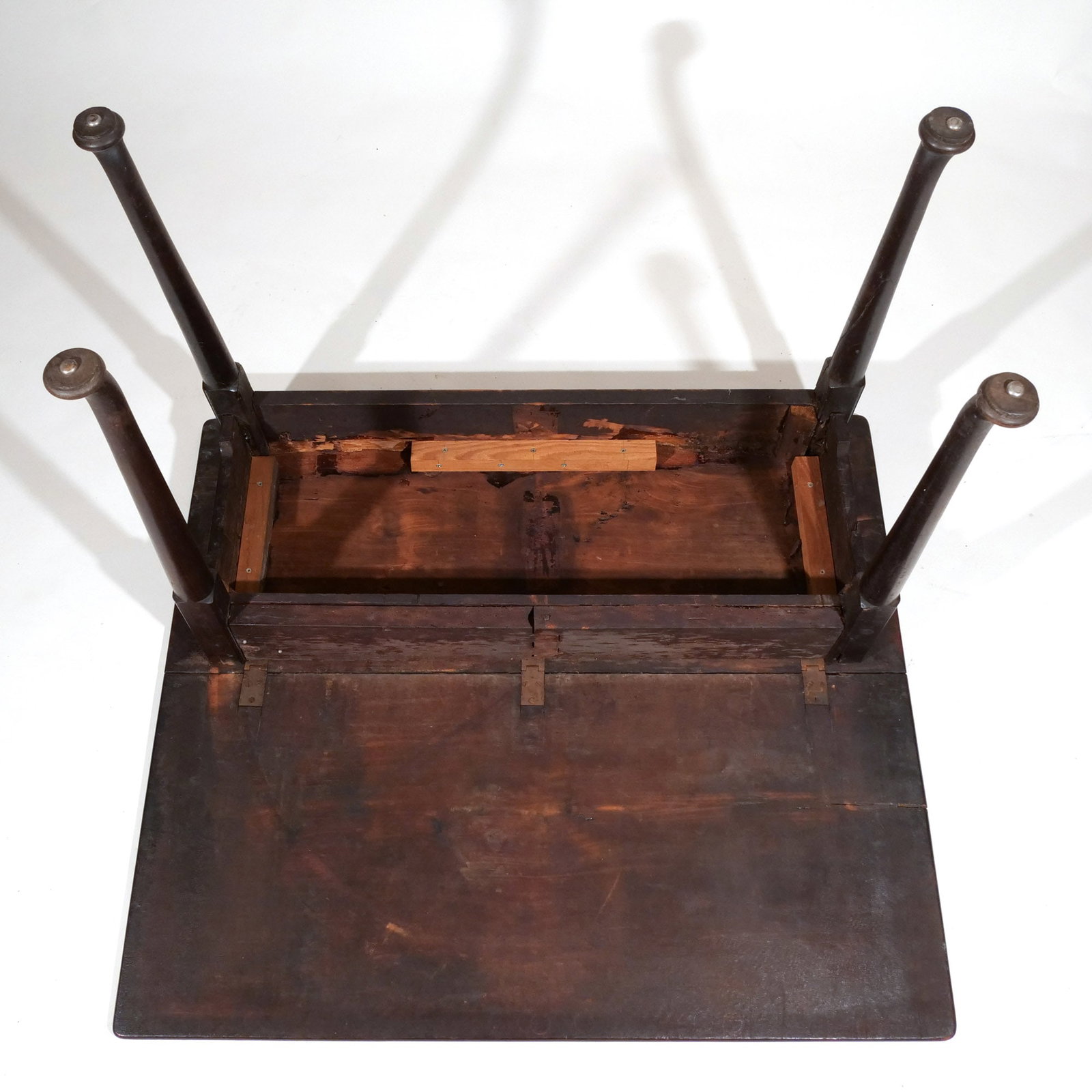 QUEEN ANNE WALNUT DROP-SIDE TABLE - 10