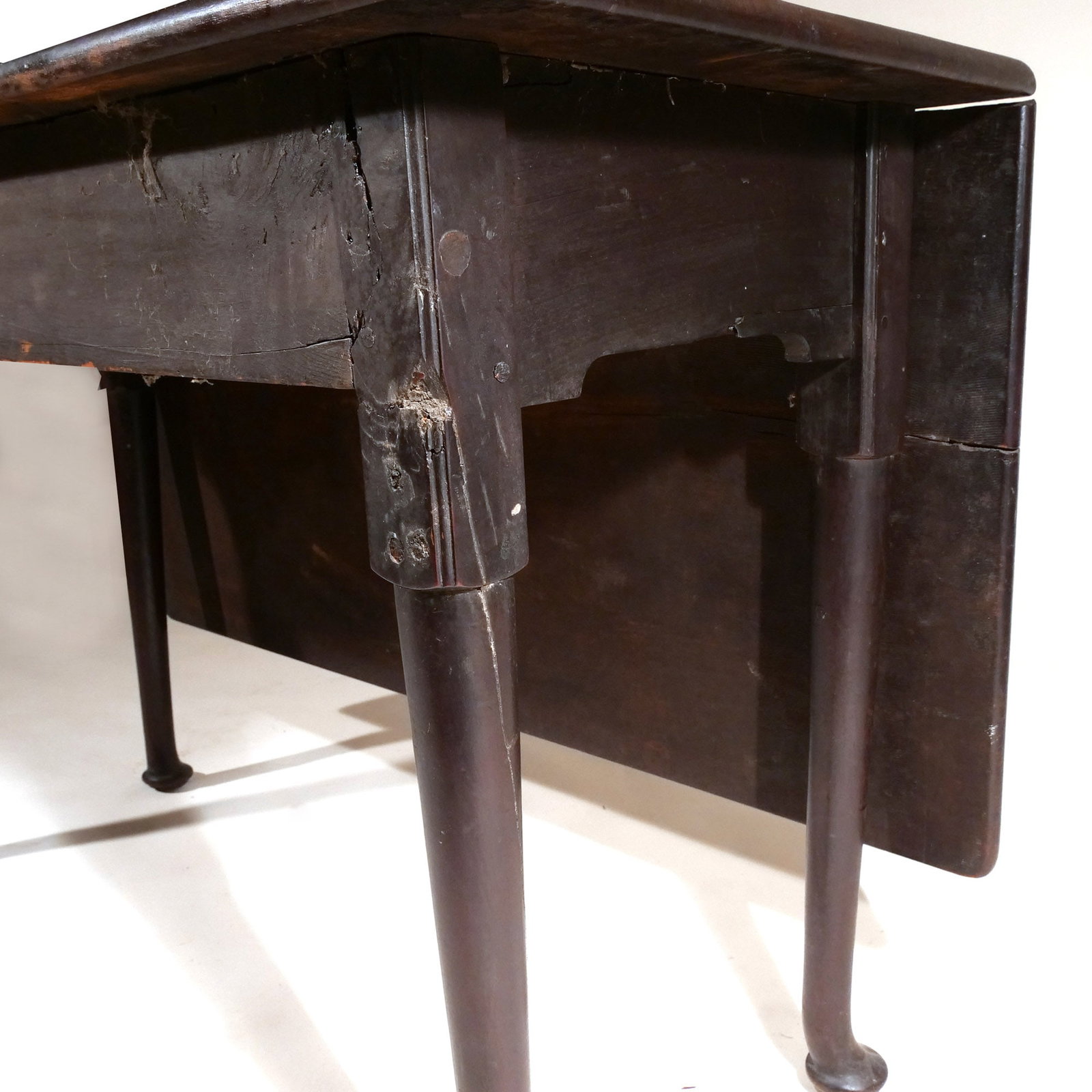 QUEEN ANNE WALNUT DROP-SIDE TABLE - 14