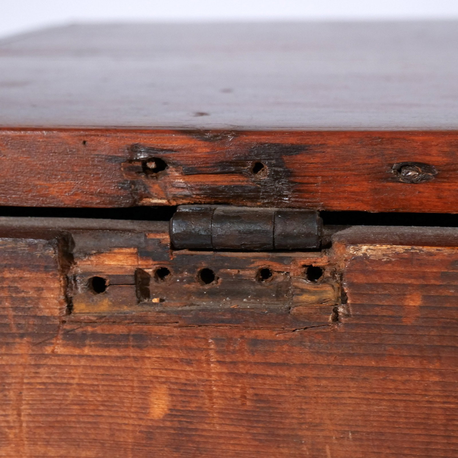 AMERICAN PINE MULE CHEST - 11