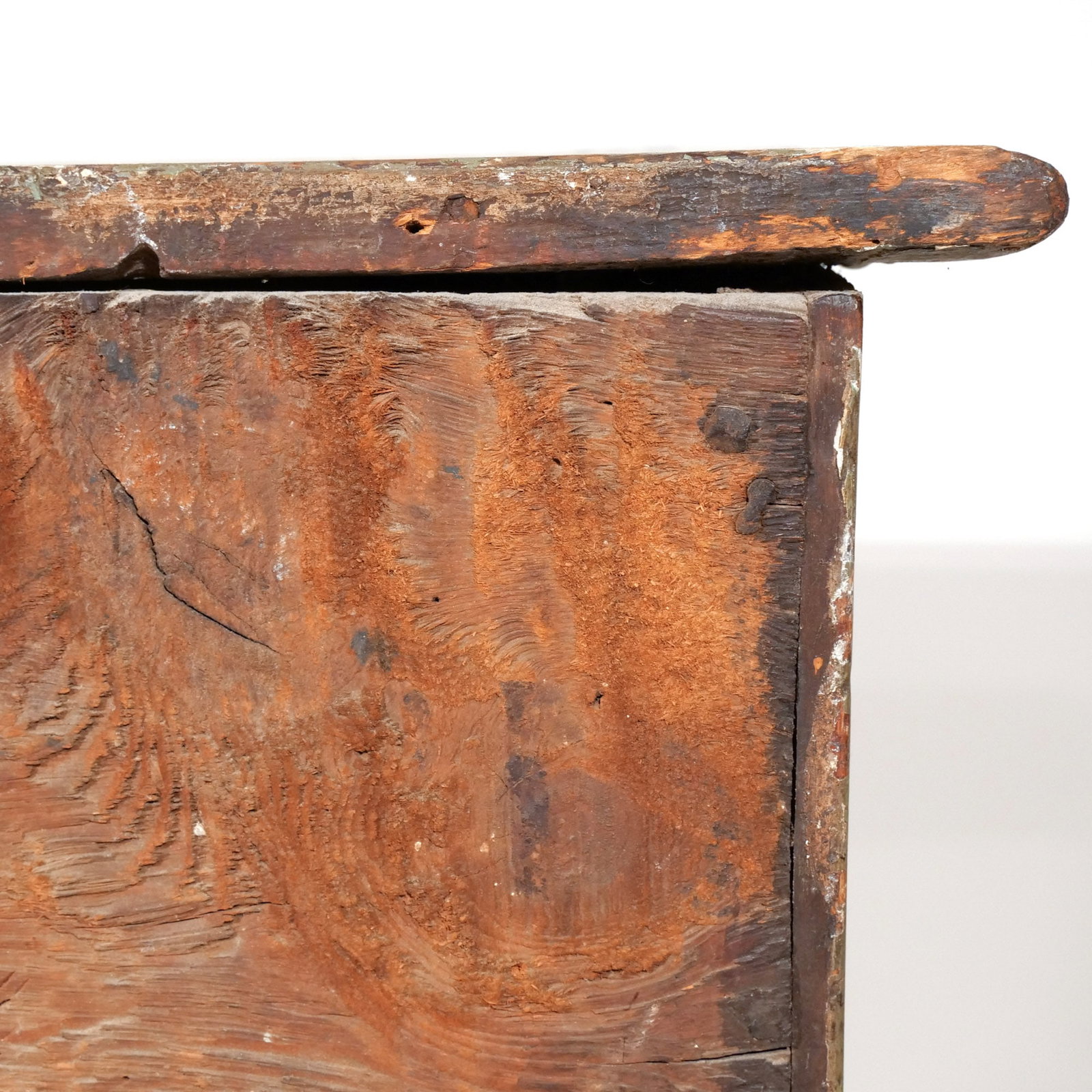 18THC. CONTINENTAL PAINT-DECORATED COMMODE - 15
