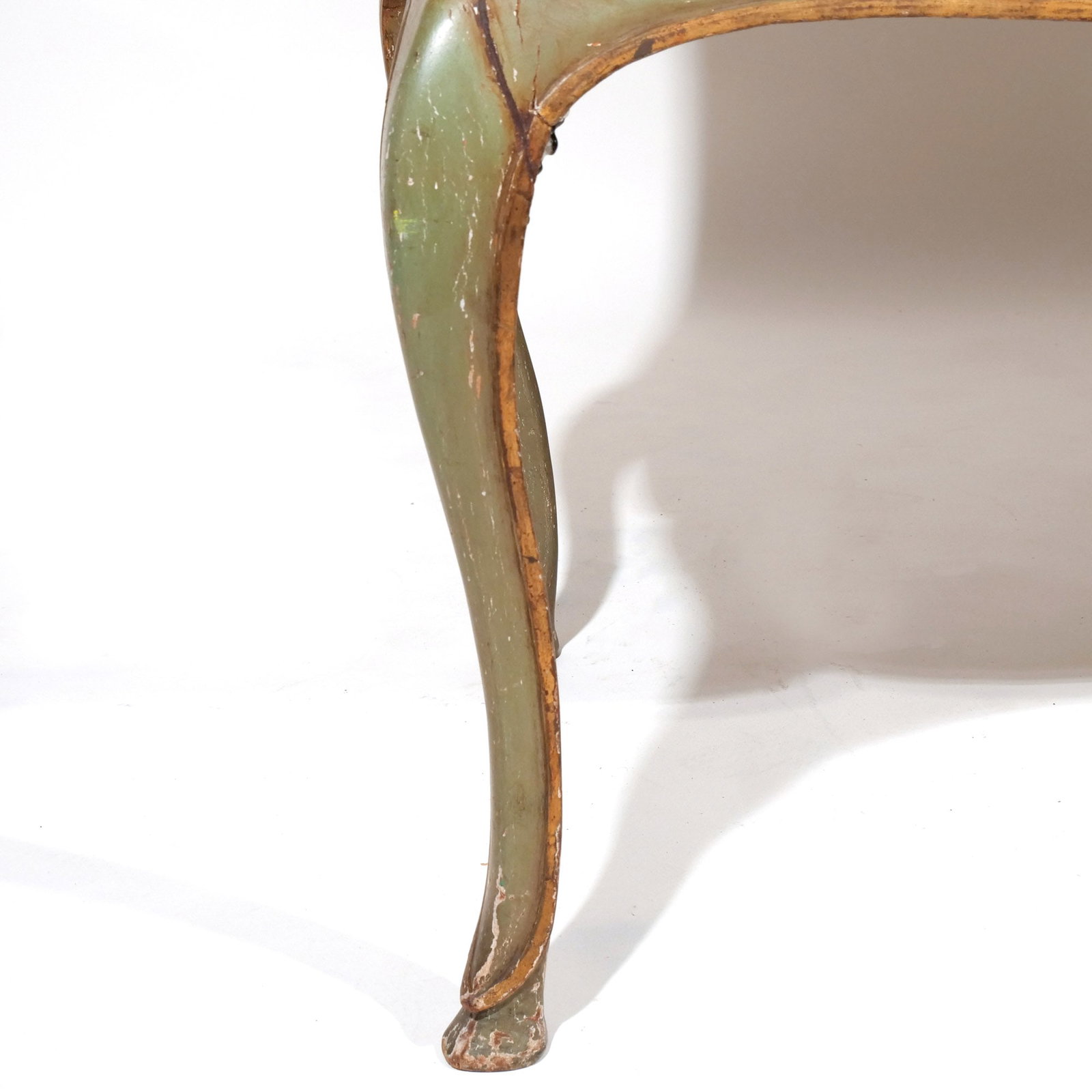 18THC. CONTINENTAL PAINT-DECORATED COMMODE - 16