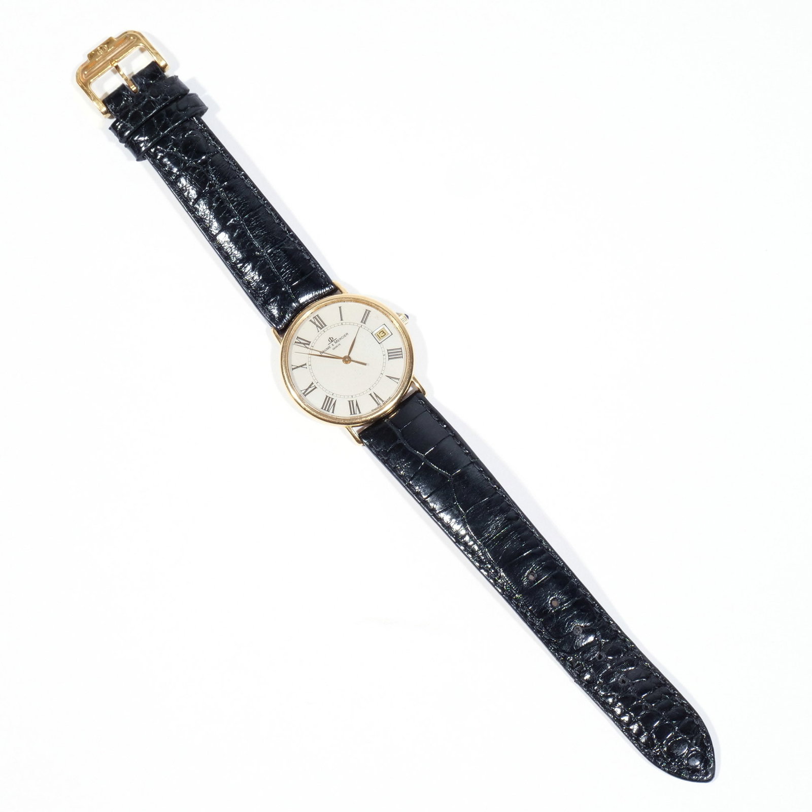 BAUME & MERCIER 18K GOLD WRISTWATCH: Geneva, Switzerland, with Roman numeral chapter ring, 28mm case marked '18k', 6 jewel BM11295 quartz movement signed and numbered, with an 8 inch Italian leather band, 31 g total weight
