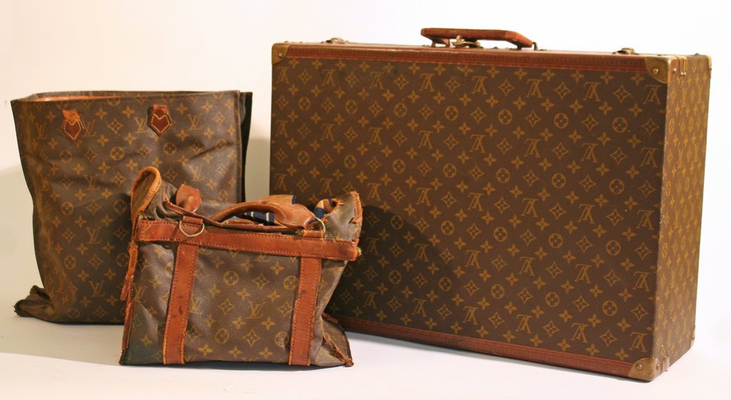 135) 3PC. LOUIS VUITTON LUGGAGE:: hard suitcase, H: 17" L: 23 ¾" D: 8 ½", plus two soft-case bags in poor condition.