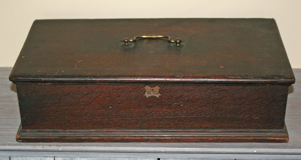 19th C. WOODEN BOX FOR GARDENING, TOP W/CENTRAL: HANDLE, GARDEN CONTENT PAPER LABEL INSIDE, L.18", W.9", H.5"