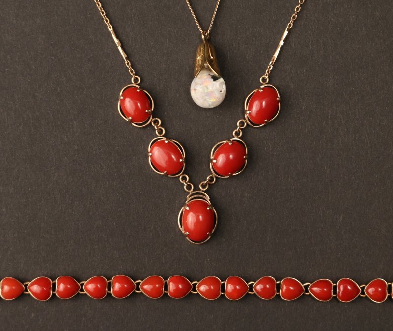 3PCS: 18KYG CARNELIAN BRACELET,: plus a similar necklace in gold plate, and an opal pendant
