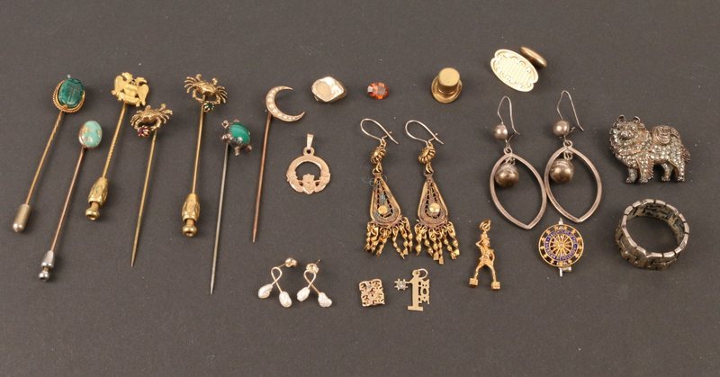 APPROX. 15 PCS. UNMARKED JEWELRY, INCL.: MARCASITE DOG: STICKPINS: ONE W/SCARAB; 2-PAIR CHANDELIER-STYLE EARRING W/FISHHOOKS; ETC. (N.B. NEEDS FURTHER TESTING FOR METAL FINENESS)