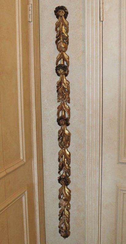GILT-CARVED GARLAND FORM WALL APPLIQUE: h. 55" w. 3"
