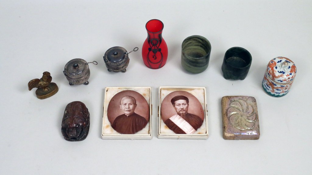 (11pc) OBJET D'ART: Including: 2 ceramic miniatures of a Chinese man and his wife, signed Gabriel Dufaux, Paris, 1932, 3 1/2" x 2 3/4"; a carved stone scarab, 2"; an iridescent glazed ceramic tile, possibly Tiffany, 3";