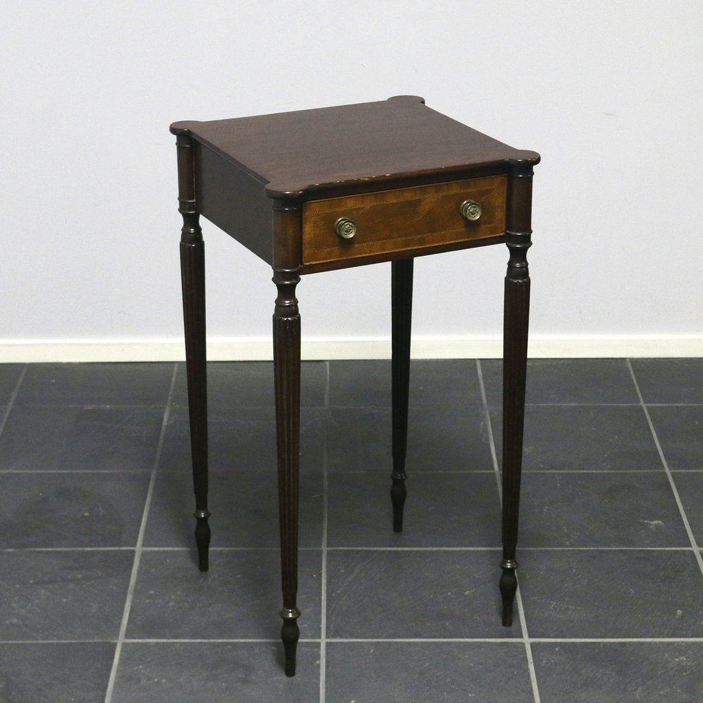 FEDERAL-STYLE INLAID MAHOGANY STAND: late 19th Century, with outset corners and a rope-inlaid full drawer over reeded legs ending in peg feet, h. 29 w. 16 d. 16 in.