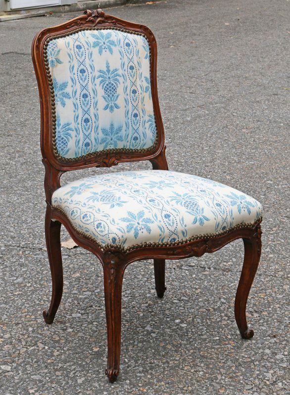 LOUIS XV-STYLE CARVED CHAISE EN CABRIOLET,: 19th Century, H: 36" S: 17" W: 20"