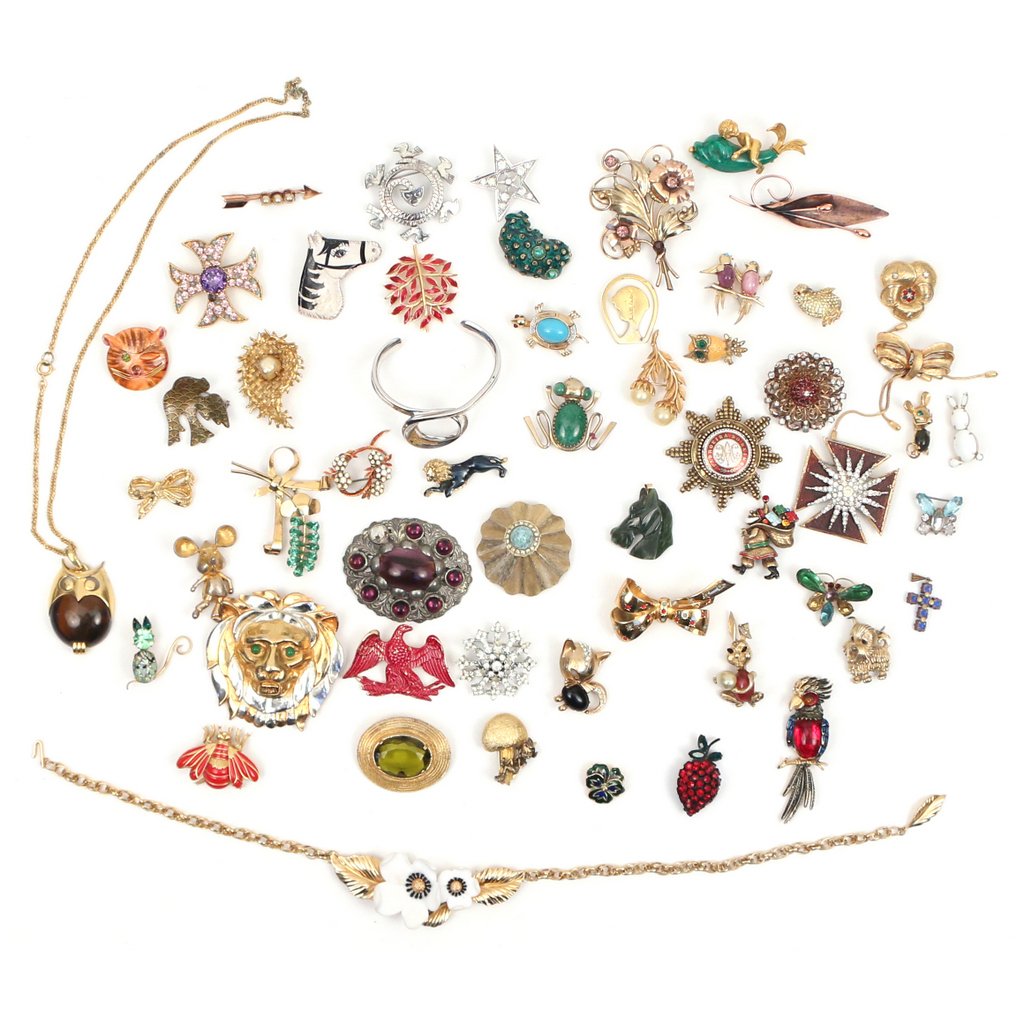 DESIGNER COSTUME JEWELRY: DESIGNER COSTUME JEWELRYmostly comprised of pins, including pieces by Louis Feraud, Coro, Art, Kramer, Raleigh, Bart, Cadoro, BSK, Napier, Ciner, R. Mandle, Panetta, Trifari, and others, appx. 55 piec
