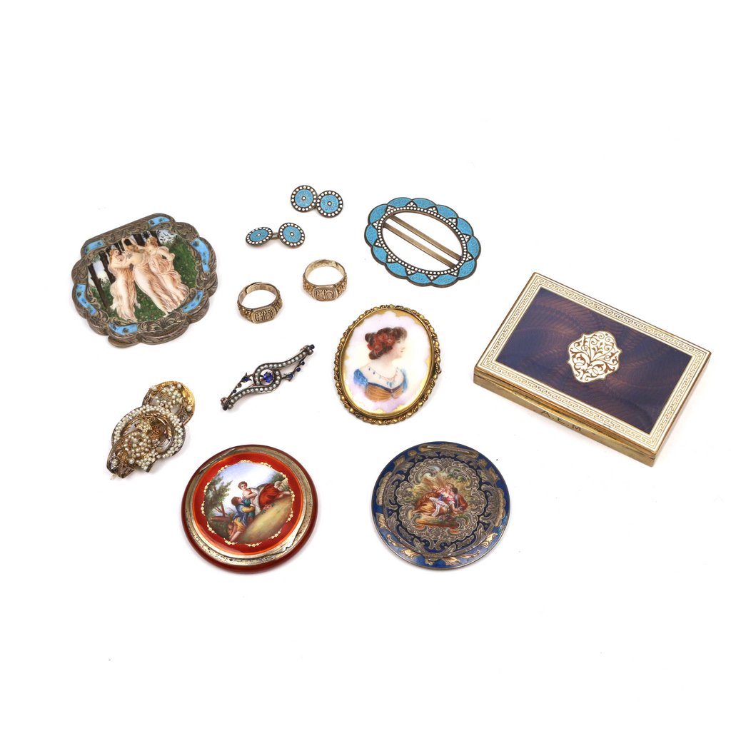 (12pc) ANTIQUE ENAMELED BOXES & JEWELRY: (12pc) ANTIQUE ENAMELED BOXES & JEWELRYcomprised of four boxes, two rings, three pins, and a 3-piece dress set, including: an '800' silver compact with the Three Graces, 2-1/4 in.; an Austrian enamele