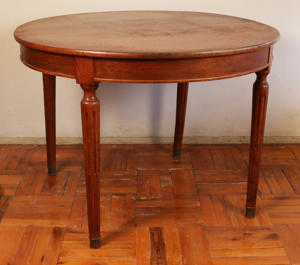 LOUIS XVI-STYLE ROUND WALNUT DINING TABLE: LOUIS XVI-STYLE ROUND WALNUT DINING TABLEMid 20th Century, extending with leaves, h. 31" dia. 44"