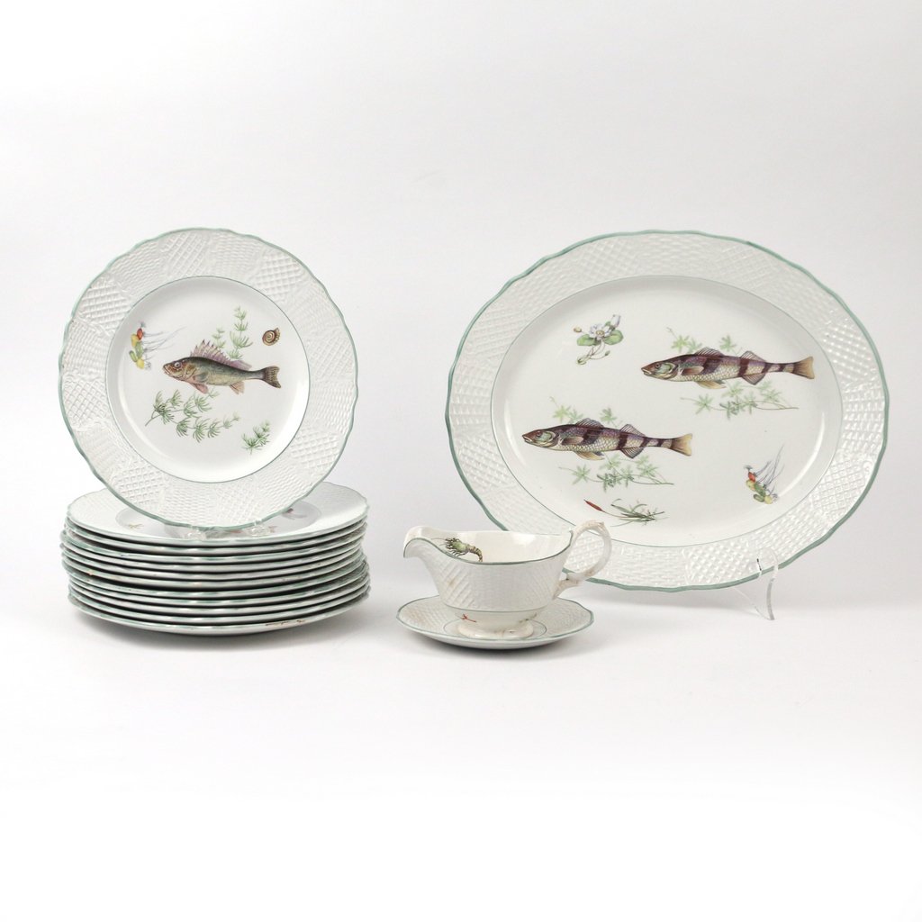 MARLBOROUGH OLD ENGLISH IRONSTONE FISH SET: MARLBOROUGH OLD ENGLISH IRONSTONE FISH SET12 plates and platter and saucer boat, by Simpsons, England