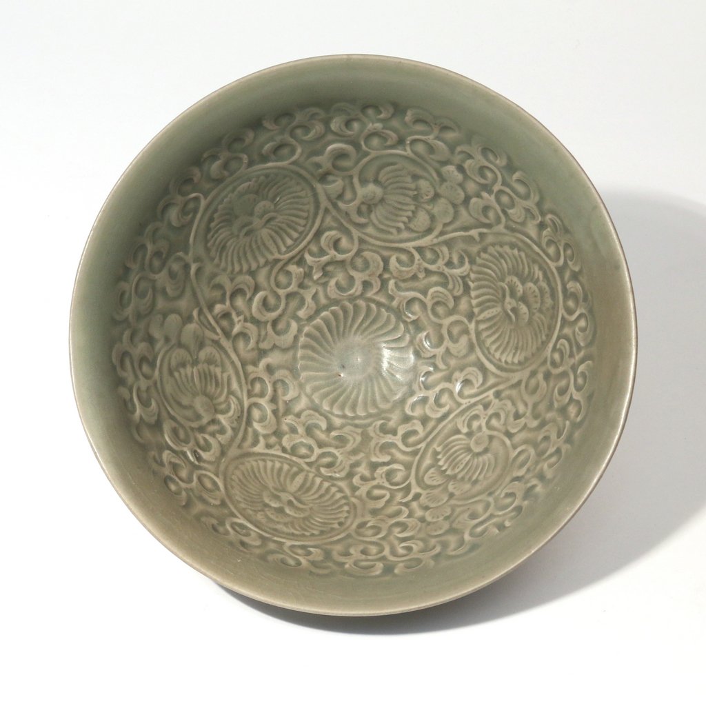 LARGE YAOZHOU TYPE CELADON ‘FLORAL’ BOWL (1 of 7)