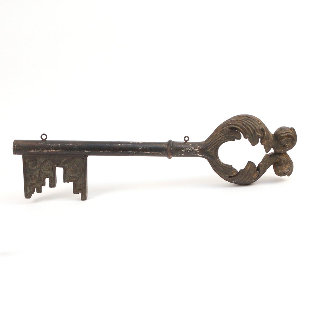 GILT CARVED KEY-FORM TRADE SIGN (1 of 3)