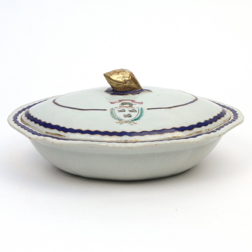 CHINESE EXPORT ARMORIAL TUREEN & COVER (1 of 4)