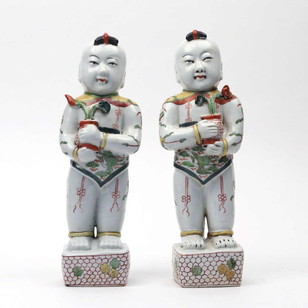 PAIR CHINESE EXPORT PORCELAIN FIGURES (1 of 8)
