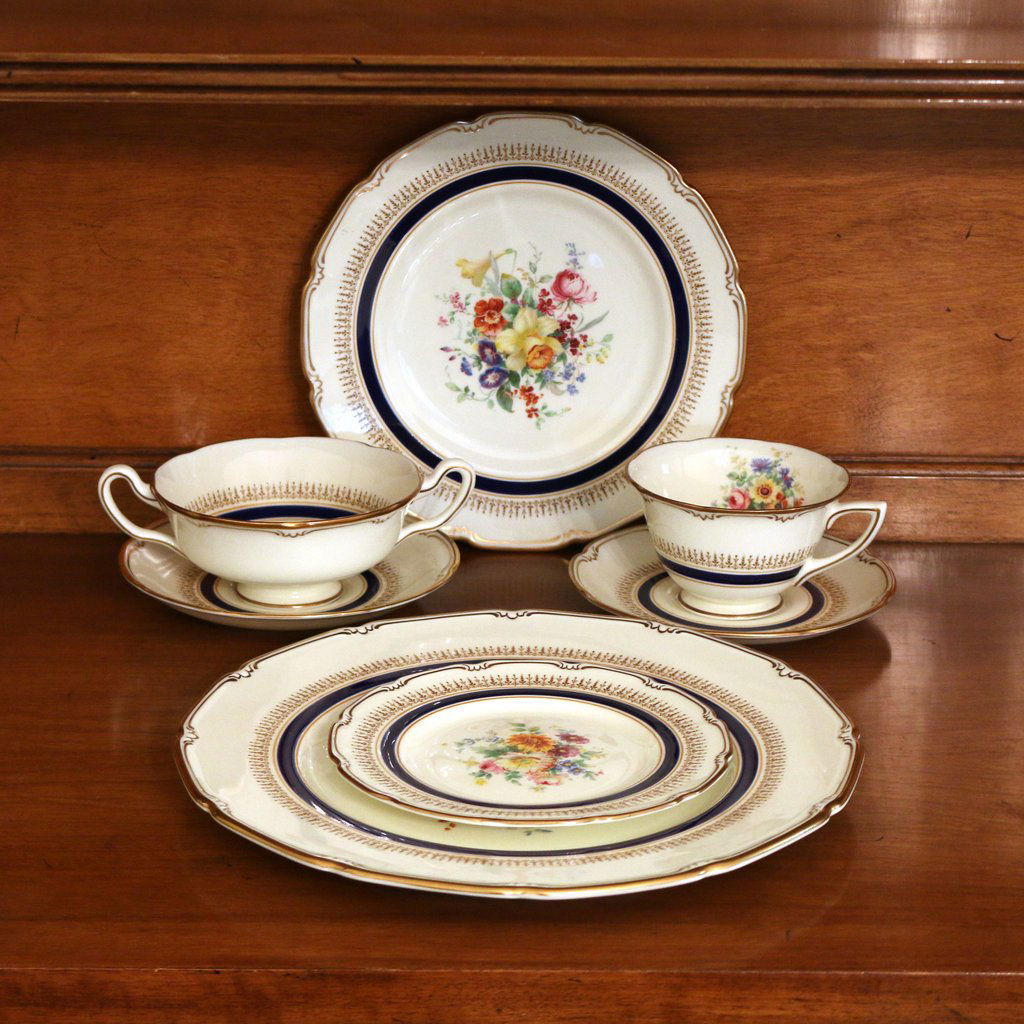 ROYAL DOULTON CHINA SERVICE (1 of 2)