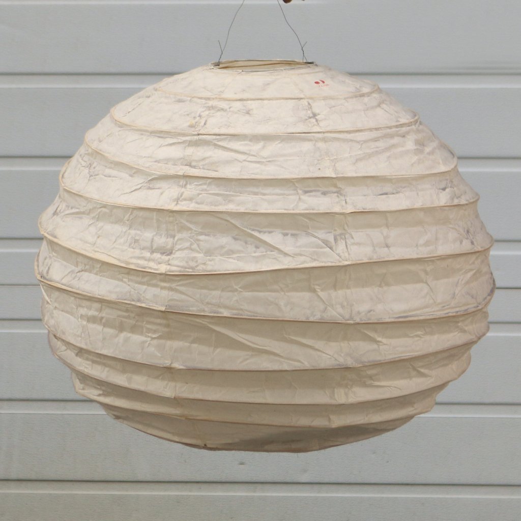(7pc) ISAMU NOGUCHI PAPER LANTERNS: including 2 spherical (20"dia) and 5 oblong: 4 at 19"dia and 1 at 26" dia