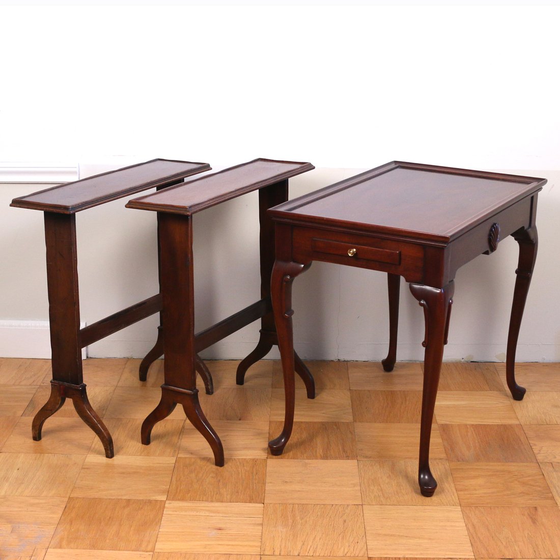 Pair Of Broyhill End Tables Queen Anne In Style Aug 22 2004 Dargate Auction Galleries In Pa
