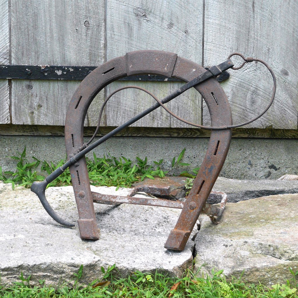 LARGE HORSESHOE ANDIRON (1 of 4)