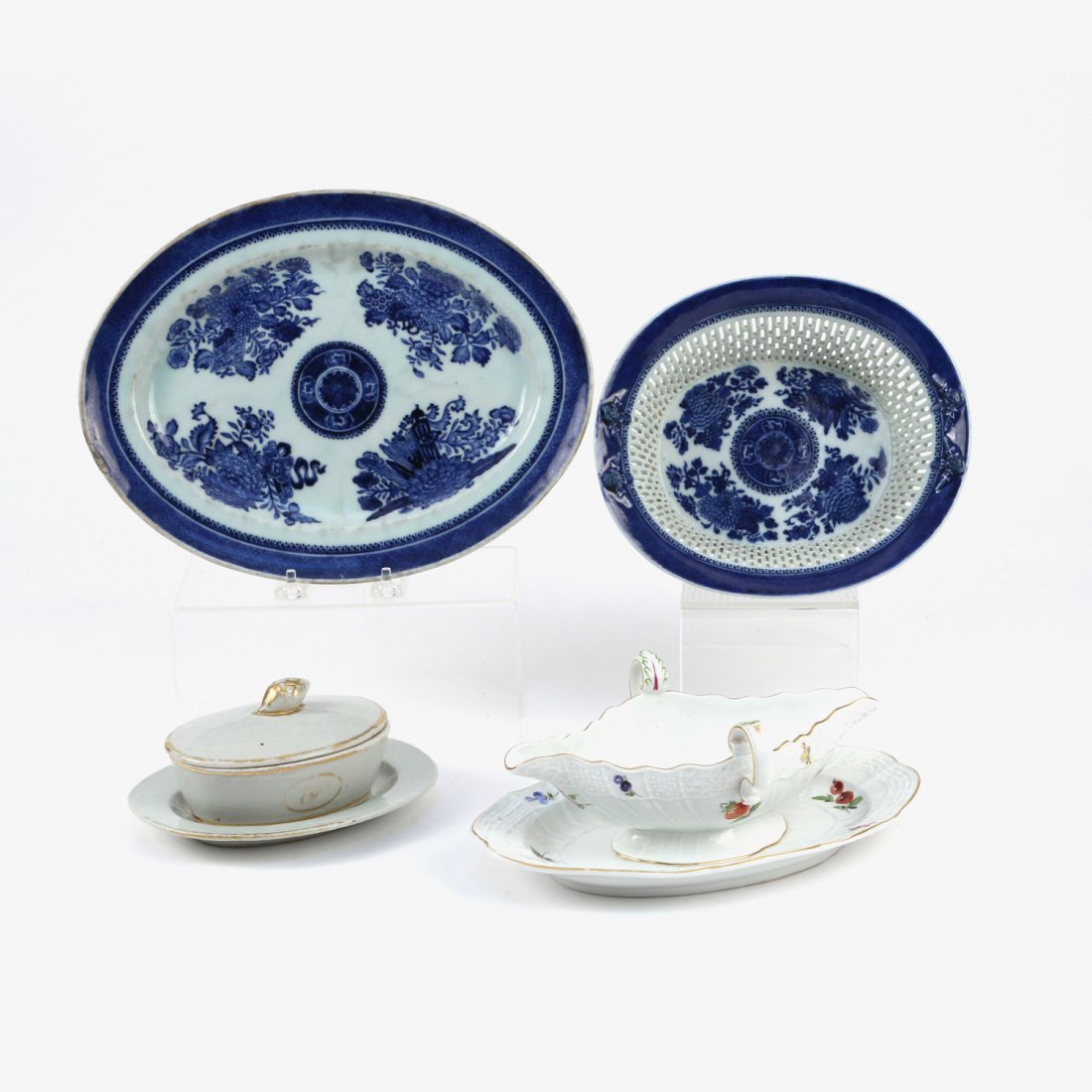 (5pc) FITZHUGH, MEISSEN, & OTHER PORCELAIN: including a Fitzhugh blue and white openwork basket with underplate, 12 x 9 in. (with old rim chip); a covered export soap dish with underplate having remnants of gilt decoration; plus a Meissen sauce