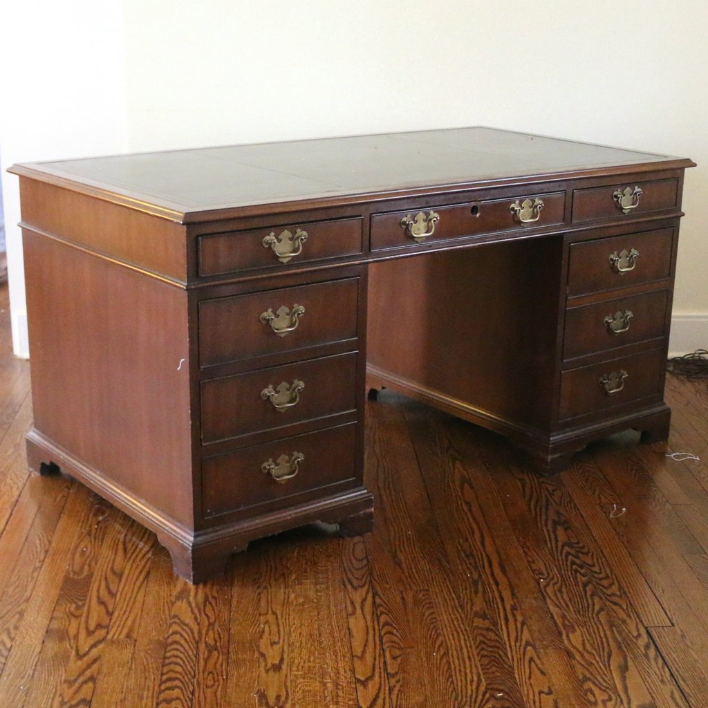 KITTINGER BUFFALO MAHOGANY KNEEHOLE DESK