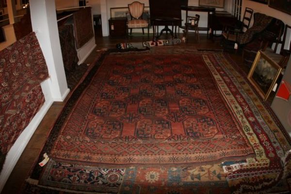 VINTAGE AFGAN RUG , 3 ROWS OF 6 GULS, 9'-2 X 6'-6": VINTAGE AFGAN RUG , 3 ROWS OF 6 GULS, 9'-2 X 6'-6", 3 AREAS OF WEAR;
