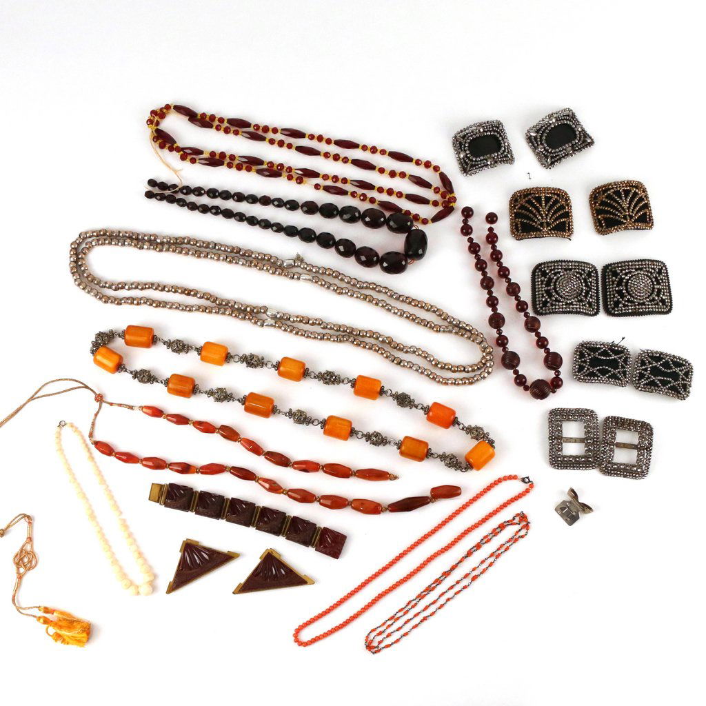 MISC. LOT OF COSTUME JEWELRY (1 of 4)