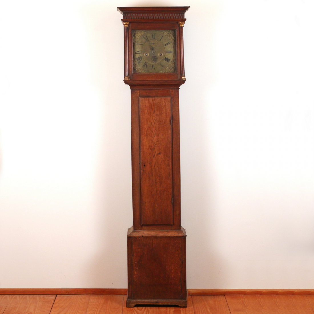 JOHN WRIGHT NEW YORK QUEEN ANNE TALL CASE CLOCK: c. 1715, with an engraved brass dial having applied openwork spandrels, signed 'Jon Wright New York', the oak case of the period but possibly by association, h. 74-1/2 w. 17-1/2 d. 9-1/2 in.