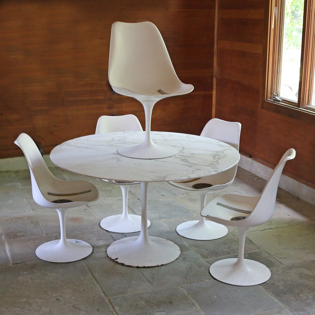 (6pc) EERO SAARINEN TULIP TABLE & CHAIRS (1 of 6)