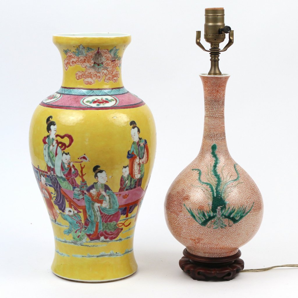 (2pc) CHINESE PORCELAIN VASES (1 of 8)