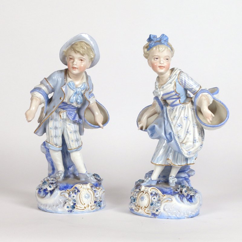(2pc) BLUE & WHITE PORCELAIN FIGURES (1 of 4)
