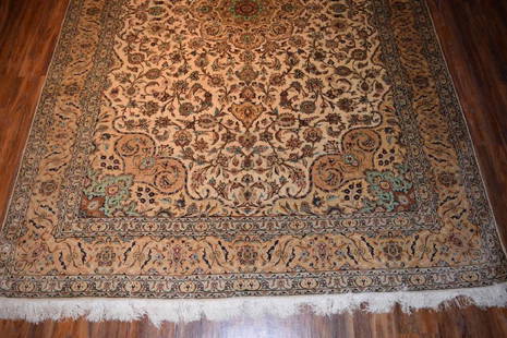 BEAUTIFUL QUM (QOM) SILK HAND WOVEN PERSIAN RUG: Beautiful rug with intricate details and colors that appear to change as you pass by. 100% Persian Rug- Hand woven. Place woven: Qum. Material: Silk. Size: 295cmx195cm (9.8' x 6.4'.) Rug No.:T284. Wei