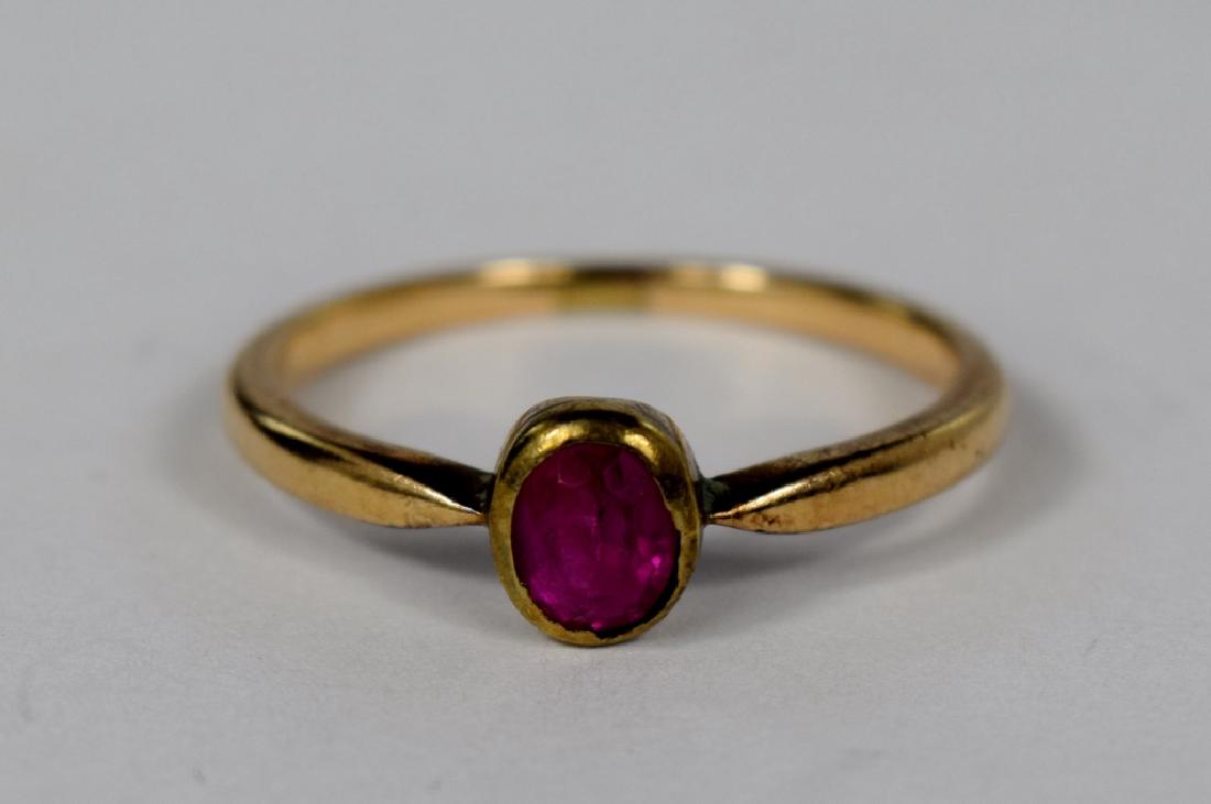 VINTAGE 18K GOLD SIMPLE BAND RUBY RING (1 of 10)