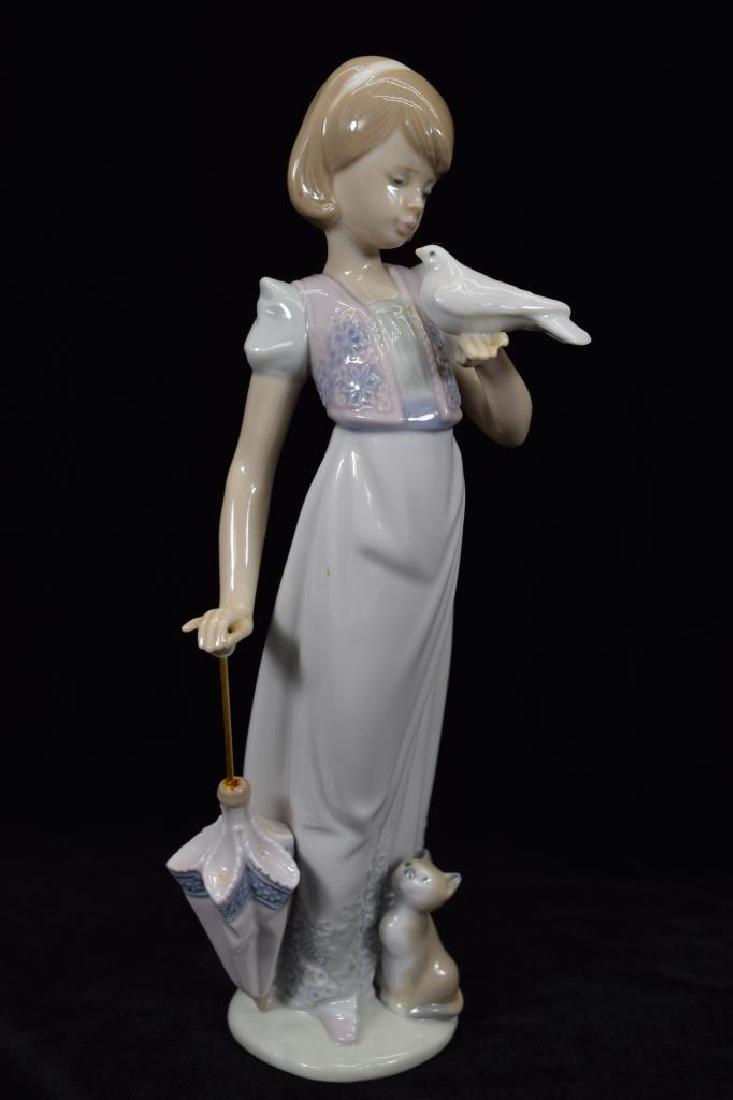 LLADRO 7611 "SUMMER STROLL" PORCELAIN FIGURINE (1 of 20)