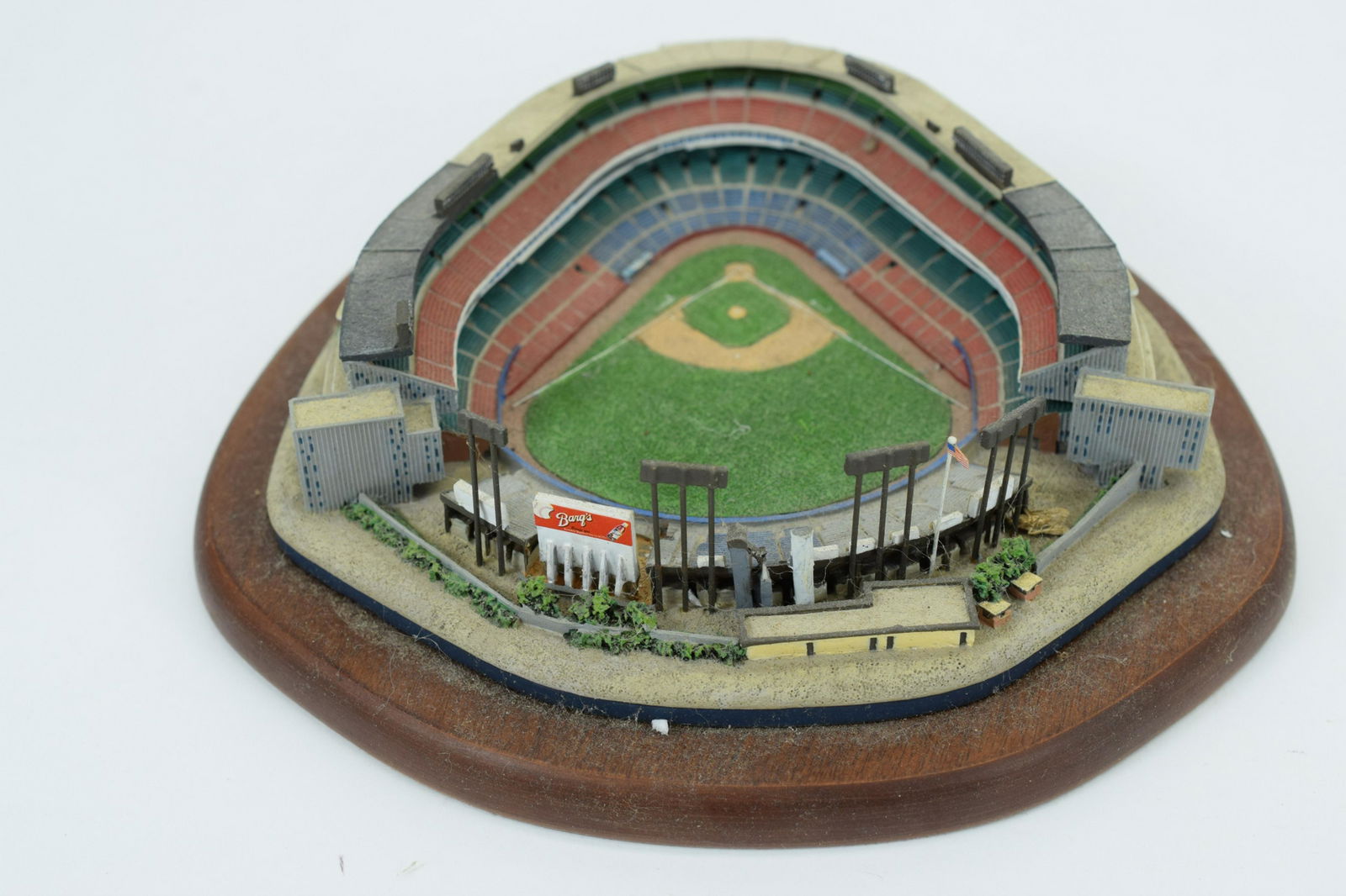 MILWAUKEE COUNTY STADIUM BY DANBURY MINT: "Home of the Milwaukee Brewers". Serial No. U3722. Comes in original box. Stadium measures 7-1/8" L x 7" W x 1-3/4" H. Box measures 9-1/2" L x 9-1/2" W x 5" H. THIRD PARTY SHIPPING REQUIRED.