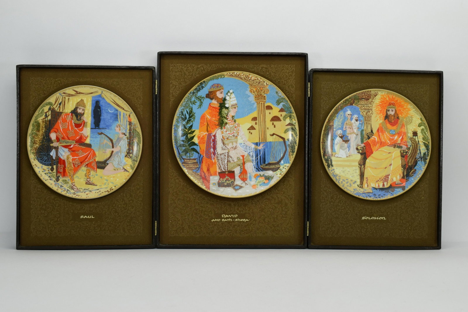 THE JERUSALEM TRIPTYCH PLATE DISPLAY: Vintage Anna Perenna Jerusalem Triptych Porcelain 3 Collectors Plates 1977 Measurements: David: 8-3/4" Diameter Solomon: 10" Diameter, Saul: 8-3/4" Diameter Weighs approx. 7lbs. Total. THIRD PARTY SHI