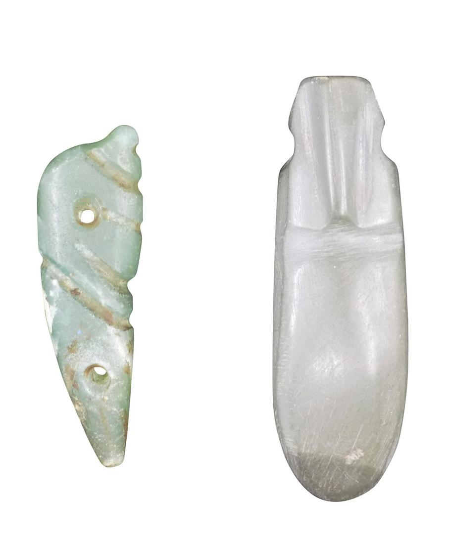 PAIR OF JADE PENDANTS (1 of 10)