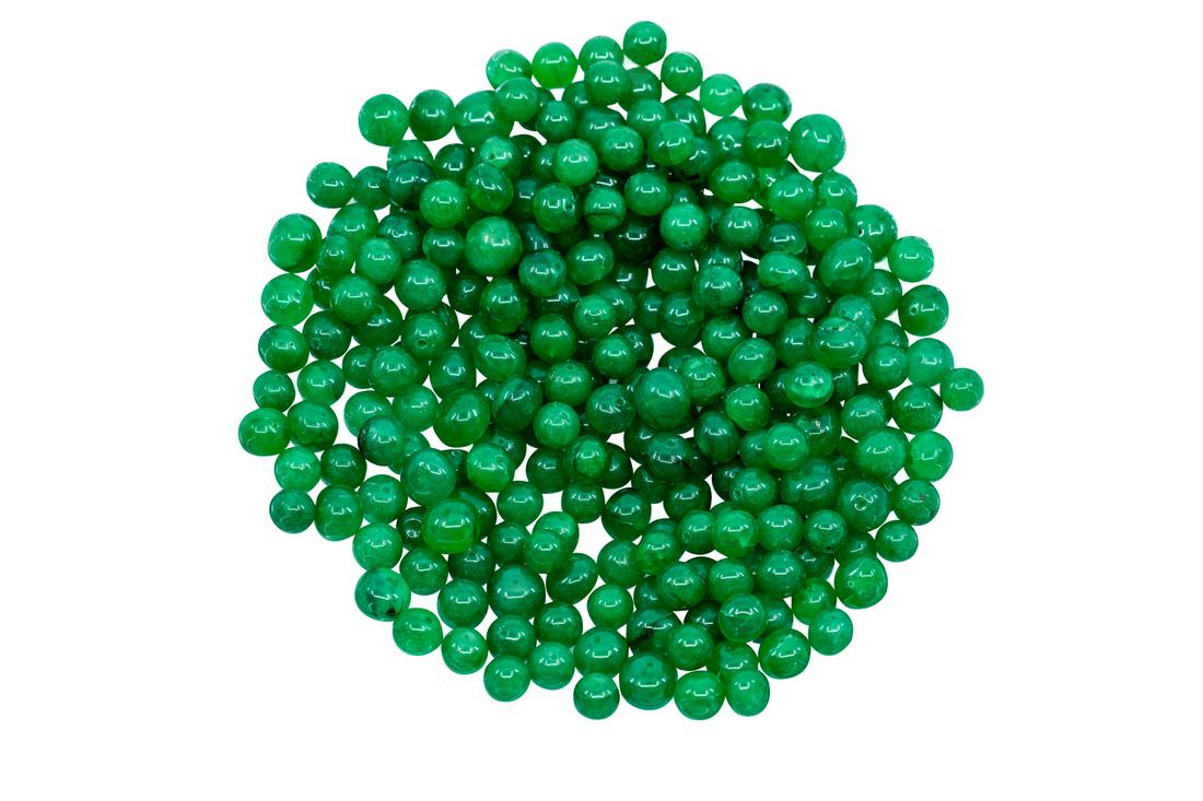 LOT OF ROUND GREEN EMERALD BEADS (1 of 8)