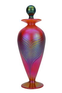 IGOR MULLER CZECH RED FUSION ART GLASS VASE 1: Small iridescent red feather pull art glass vase with rainbow metallic stopper ball. Signed "Muller" to bottom. Measures 9-7/8" H (including 1-7/8" stopper lid) x 3-1/2" Diameter. Weighs 1lb,2oz.